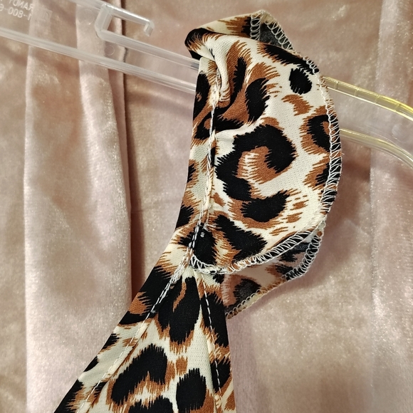 Emery Rose Leopard Women's LG Romper W/Ruffle Straps - Picture 5 of 12